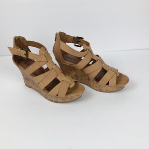 💥PLATFORM WEDGE SANDALS . EUC  WELCOME OFFERS 💥